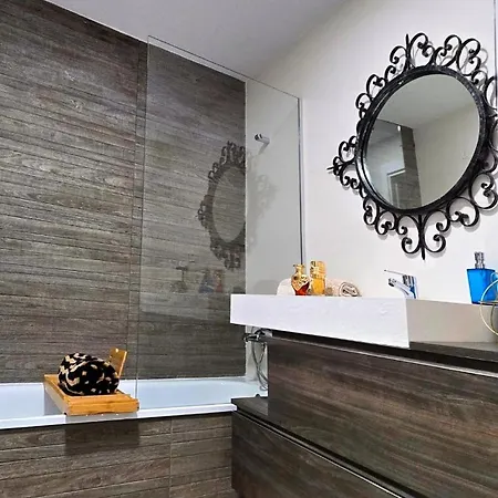 Elegant For 4 With Wifi, Parking And Private Pool Apartament