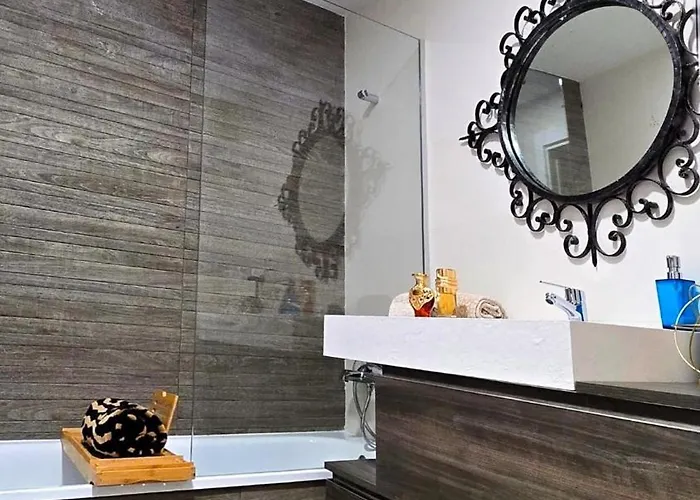 Elegant For 4 With Wifi, Parking And Private Pool Lägenhet