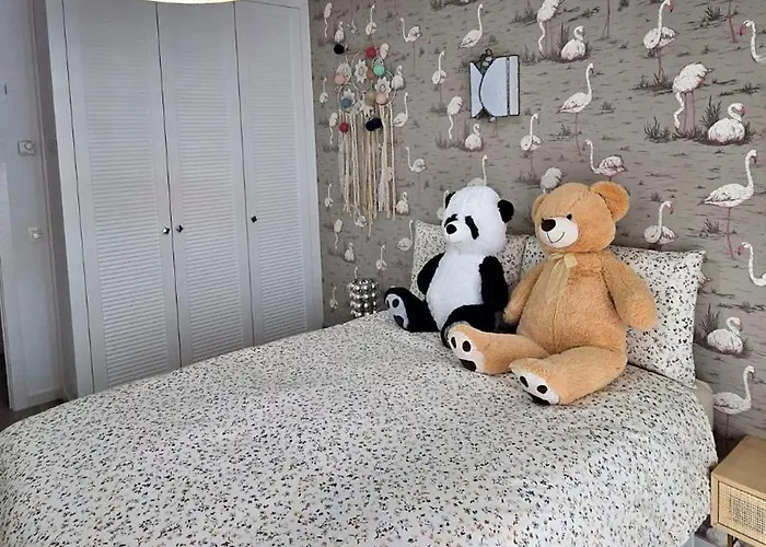 Lägenhet Elegant For 4 With Wifi, Parking And Private Pool