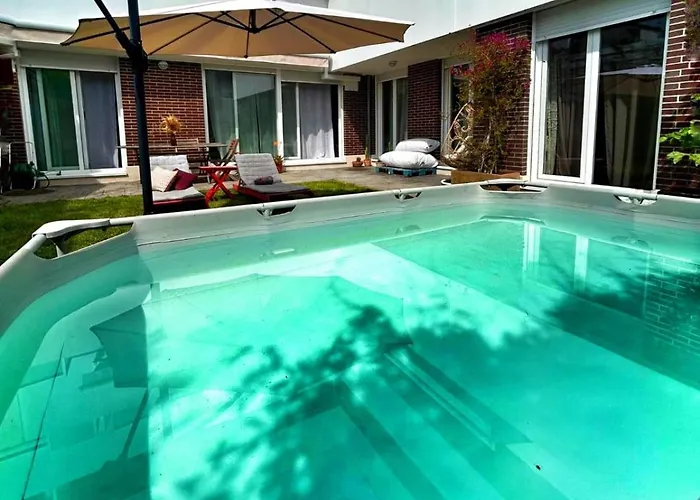 Elegant For 4 With Wifi, Parking And Private Pool アパート *